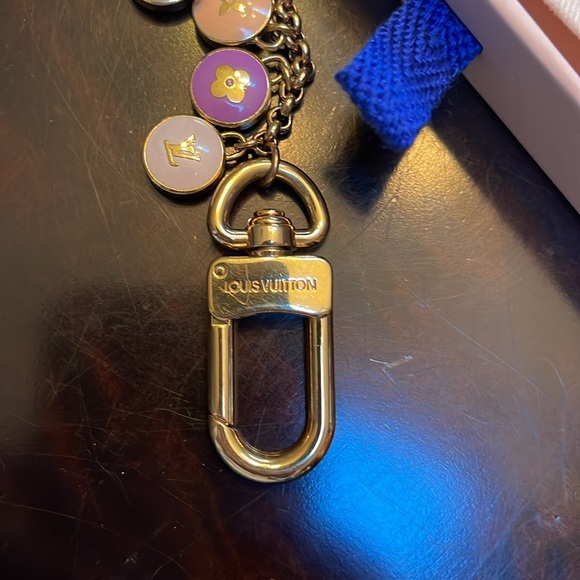 Louis Vuitton Keychain Holder - Picture 4 of 6